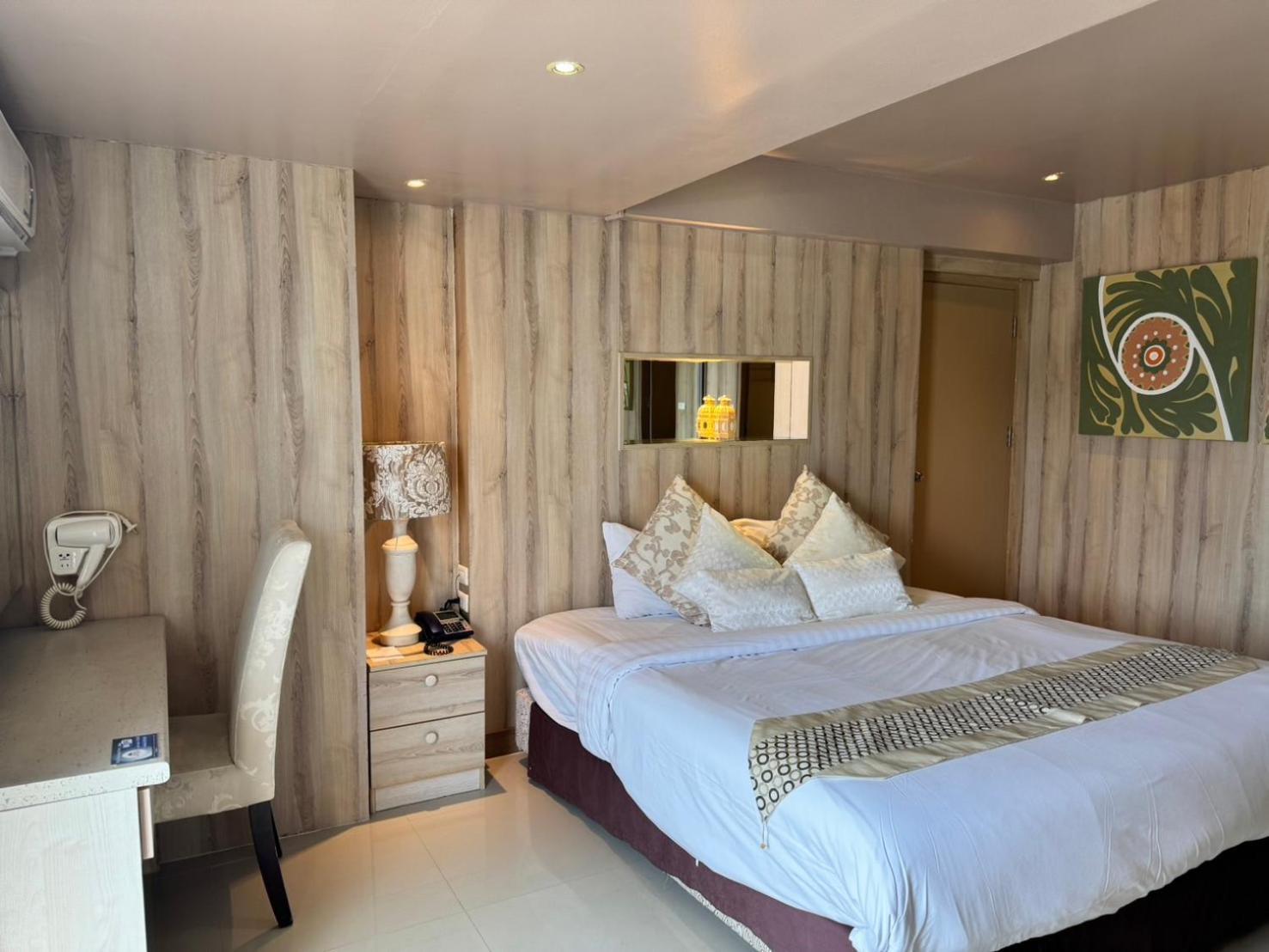 Condo Minium Patong Phuket Exterior foto